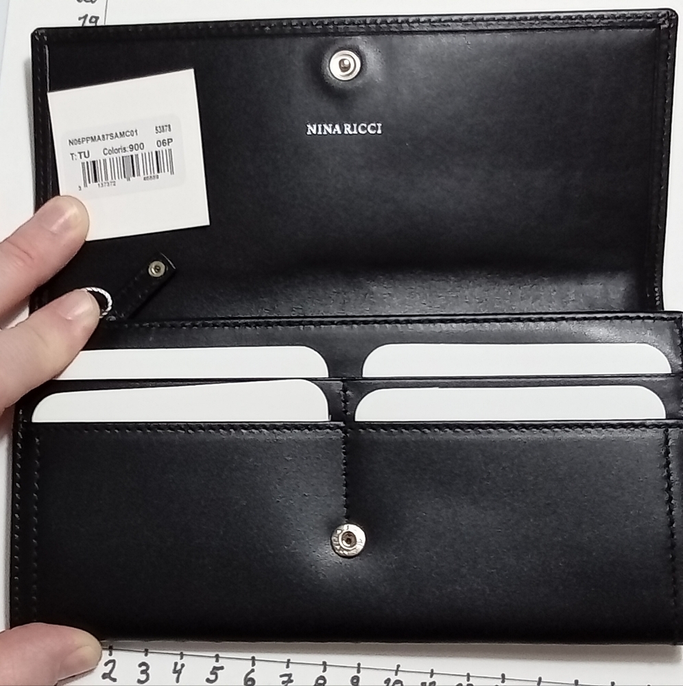 NINA RICCI leather Wallet. NEW. black leather